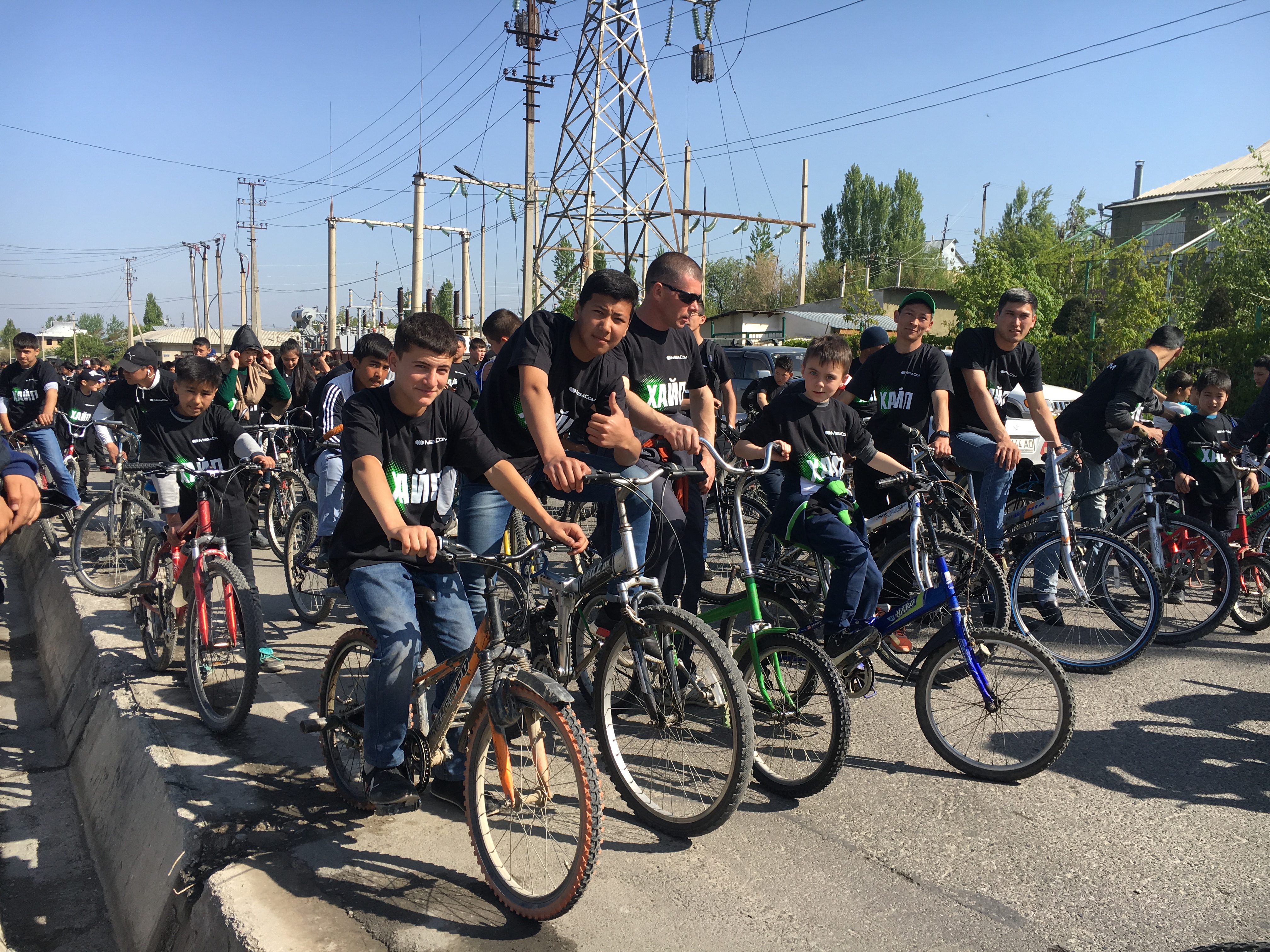 В эти теплые выходные в городе Ош состоялось грандиозное спортивное мероприятие – открытие велосезона-2018 от MegaCom, которое собрало множество любителей и профессионалов велоспорта в одном месте. 