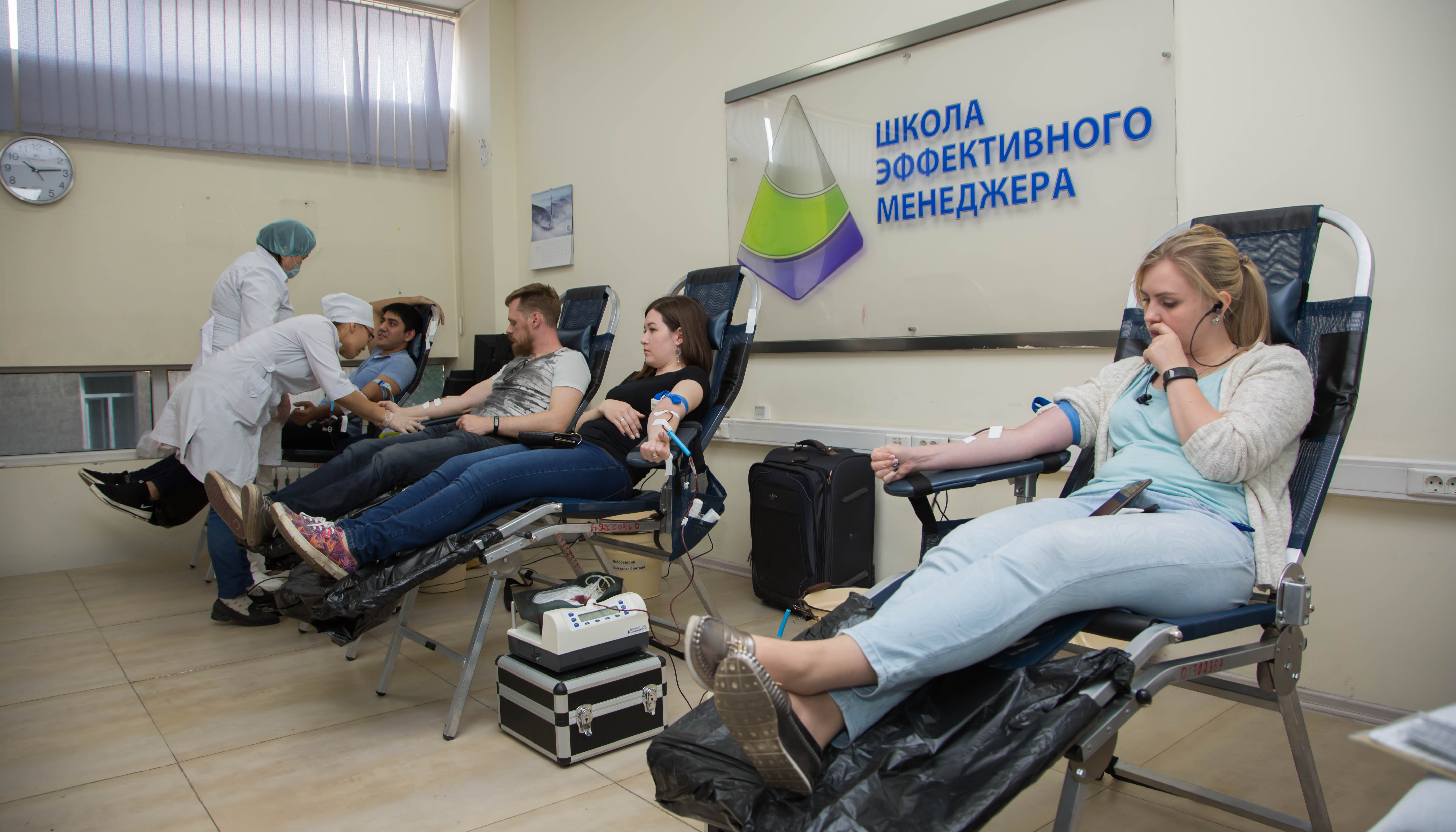 Сотрудники MegaCom во главе с генеральным директором компании Азатом Базаркуловым приняли участие в совместной акции с Республиканским Центром крови Кыргызской Республики по добровольной сдаче крови. 
